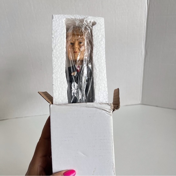NIB - Donald Trump Bobblehead, 45th President of the United States. - Picture 8 of 14